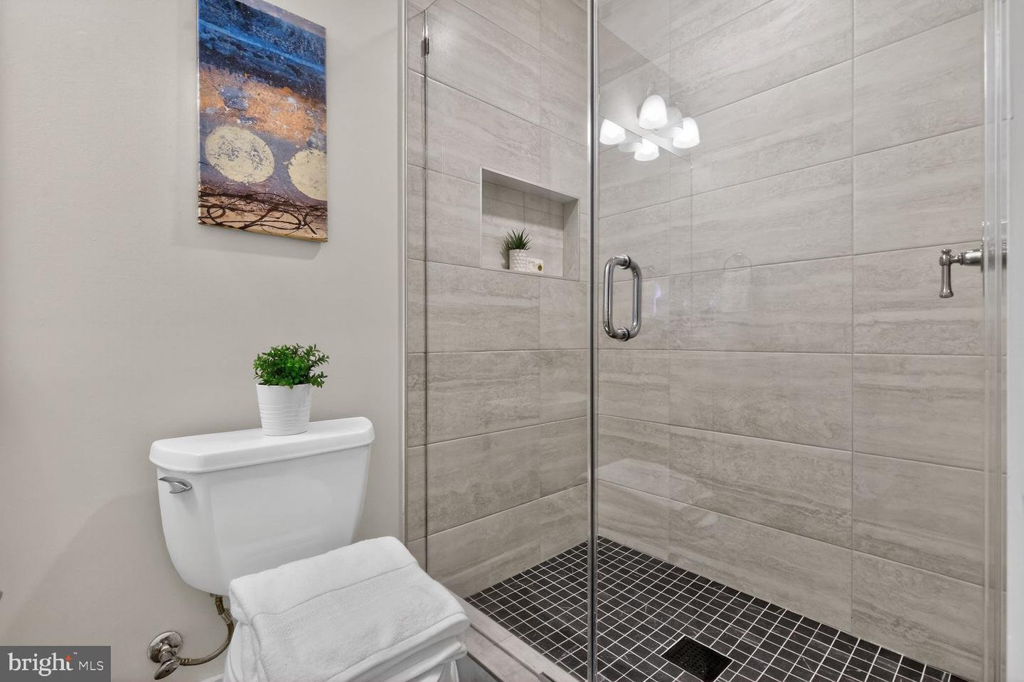 609 Gresham Pl Nw #1 Property Photo 18