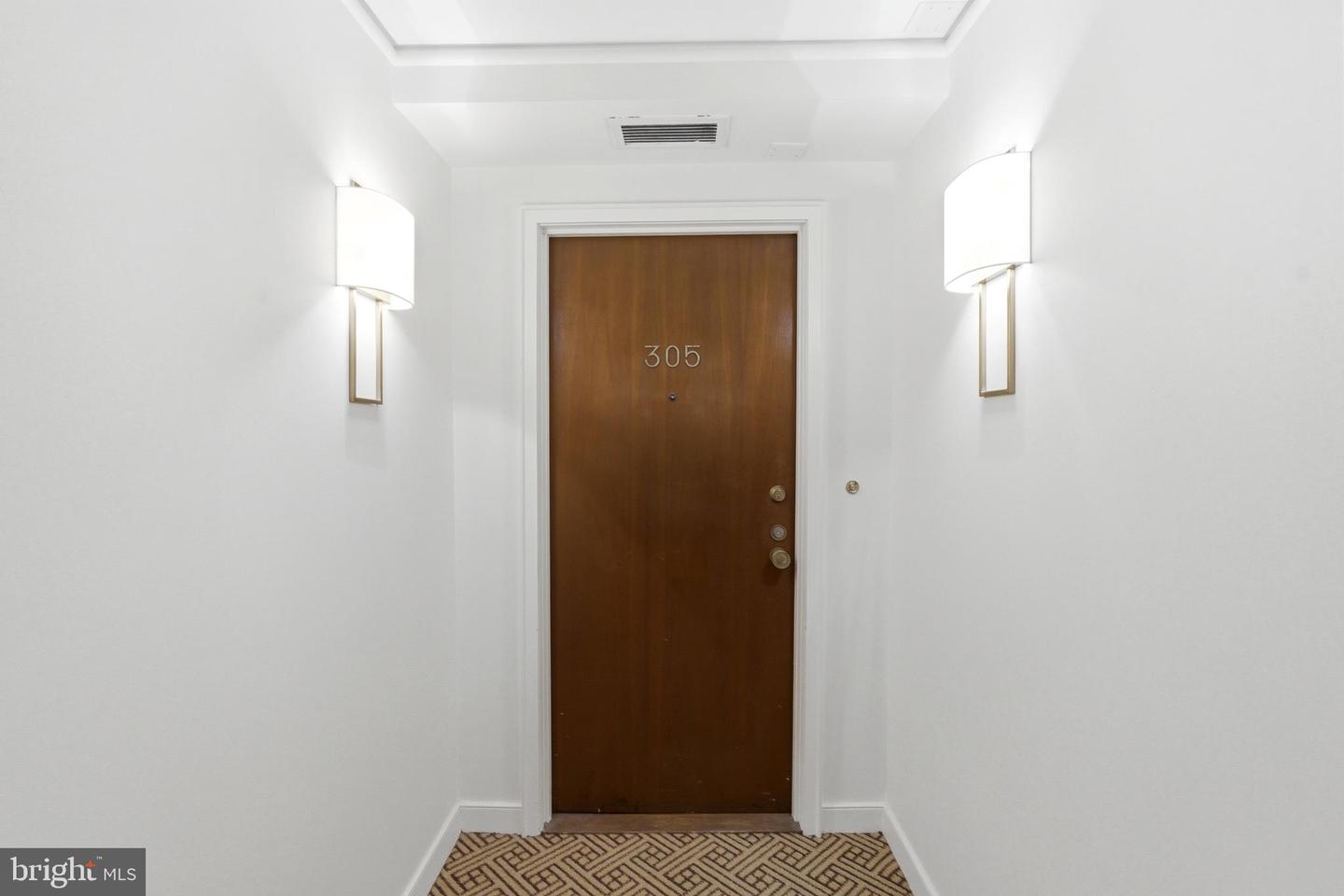 955 26th St Nw #305 Property Photo 5