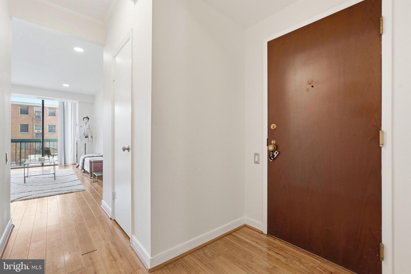 955 26th St Nw #305 Property Photo 6