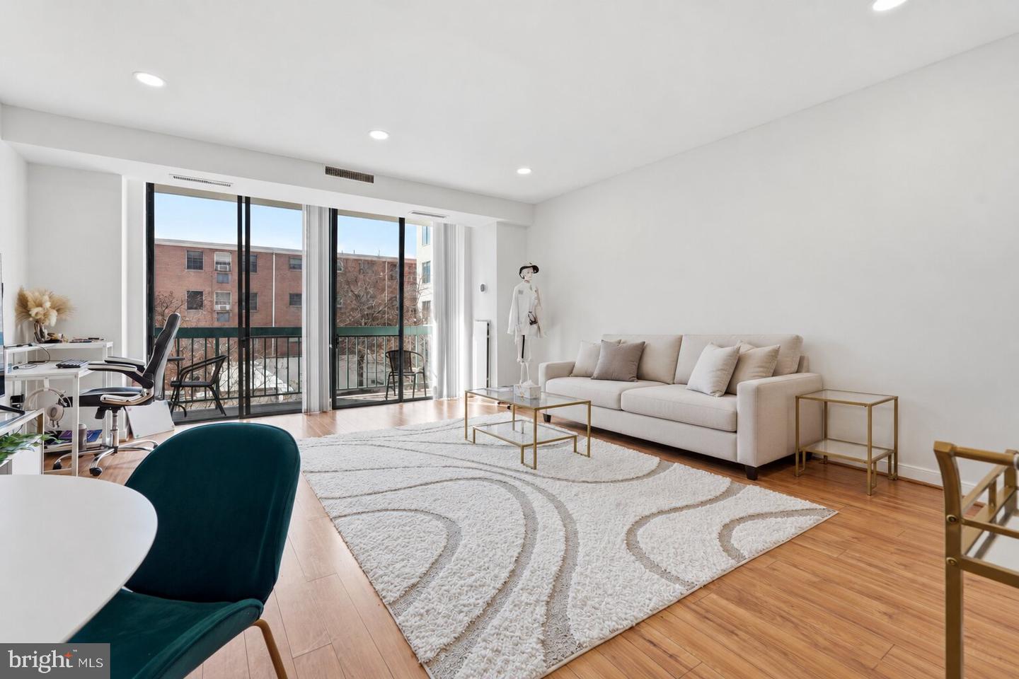 955 26th St Nw #305 Property Photo 8