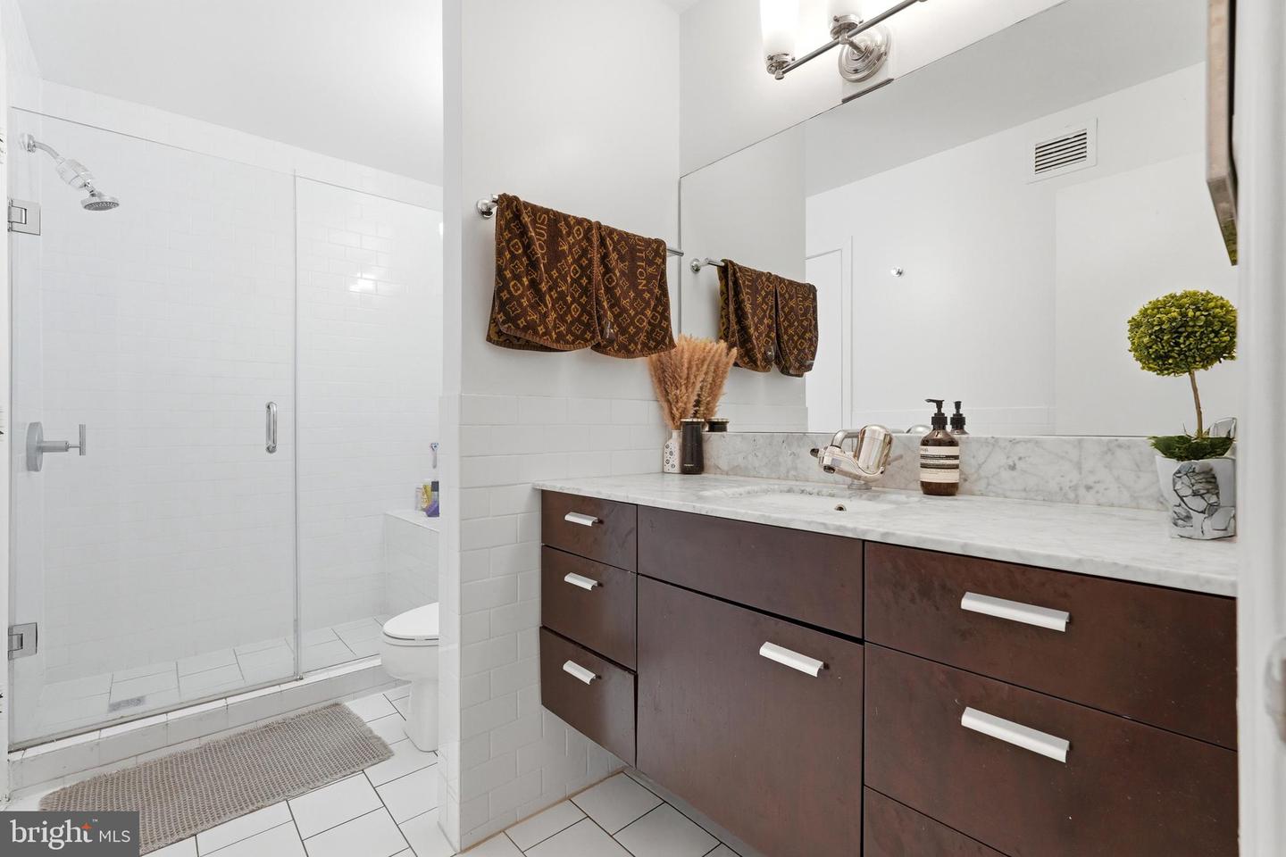 955 26th St Nw #305 Property Photo 19