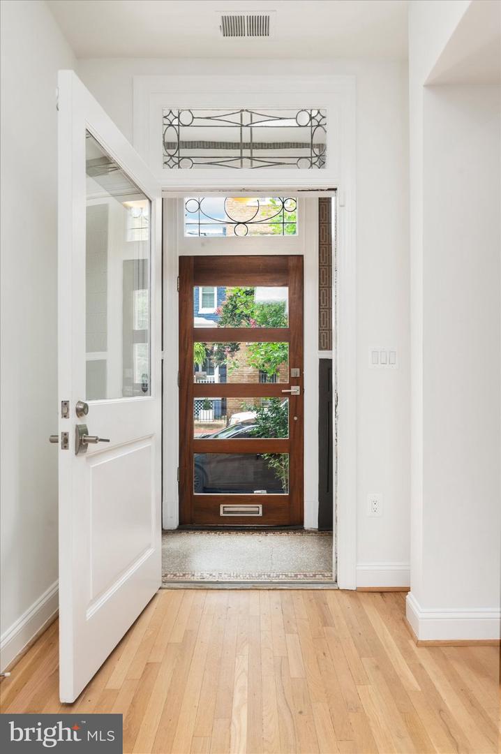 1730 Willard St Nw Property Photo 3