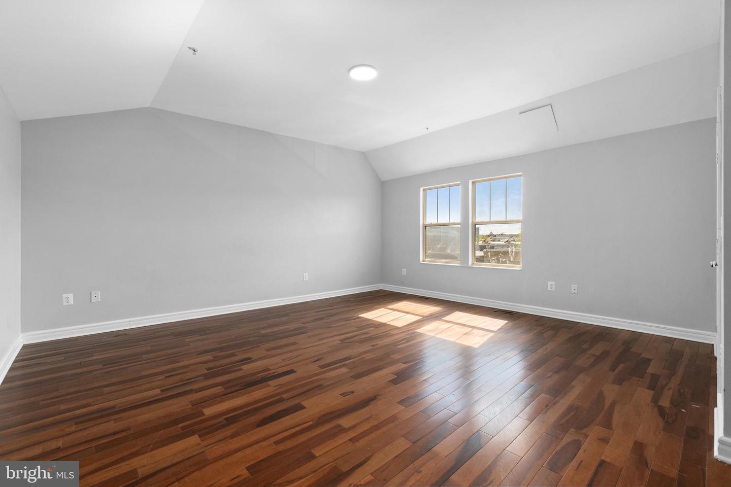 DCDC2253754 Property Photo 18