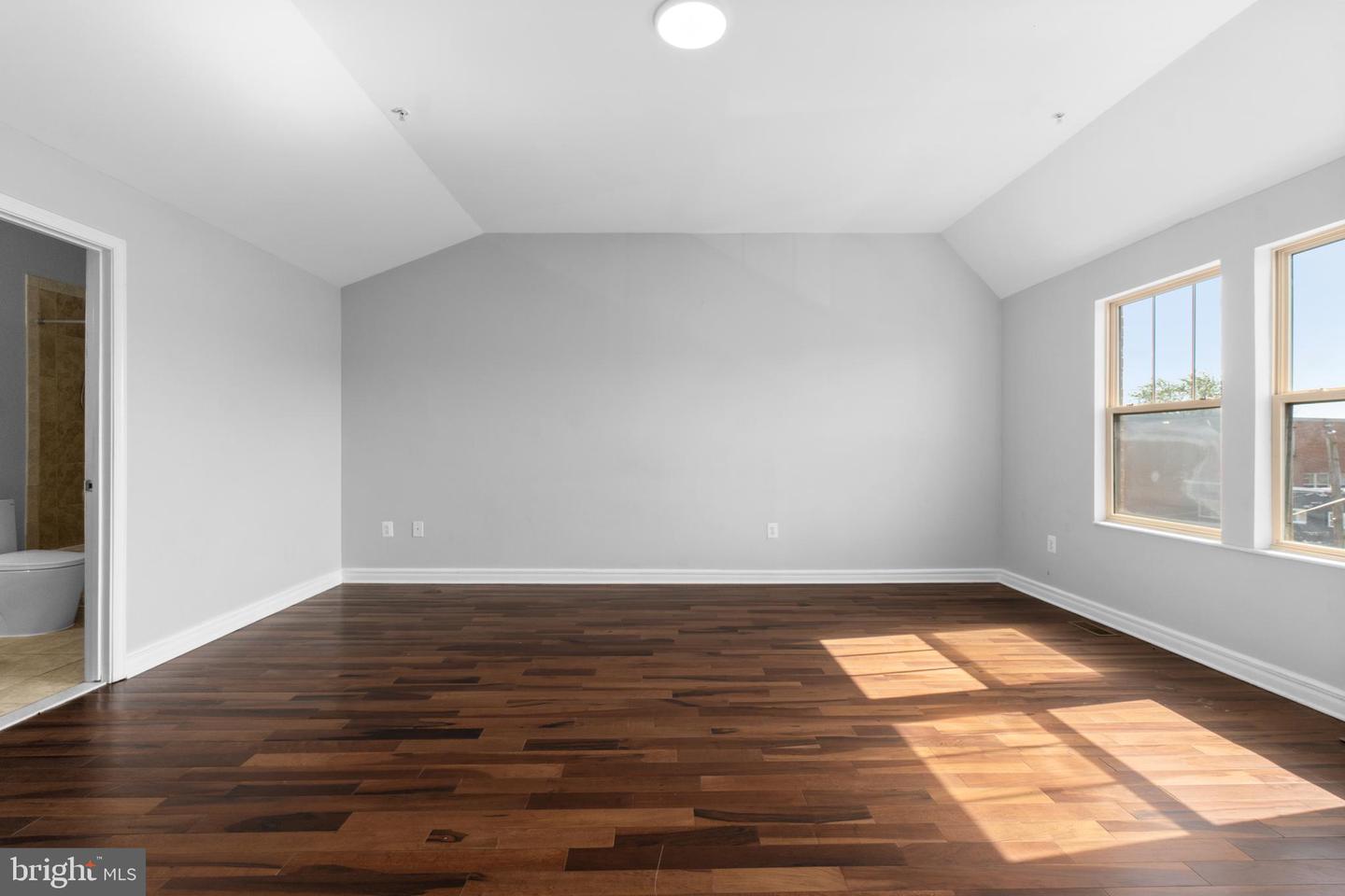 DCDC2253754 Property Photo 19