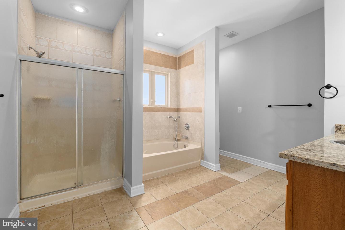 DCDC2253754 Property Photo 23