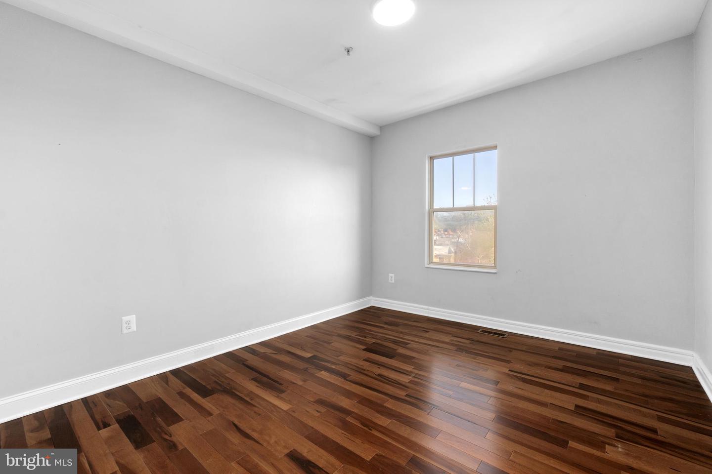 DCDC2253754 Property Photo 26