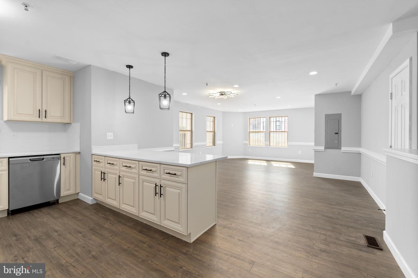 DCDC2253754 Property Photo 36
