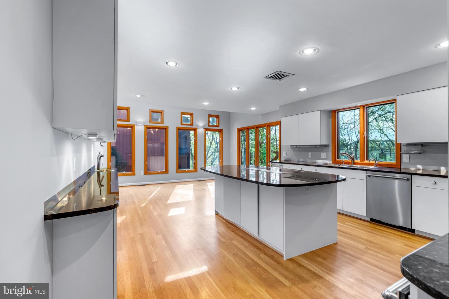 5211 Macarthur Ter Nw Property Photo 4