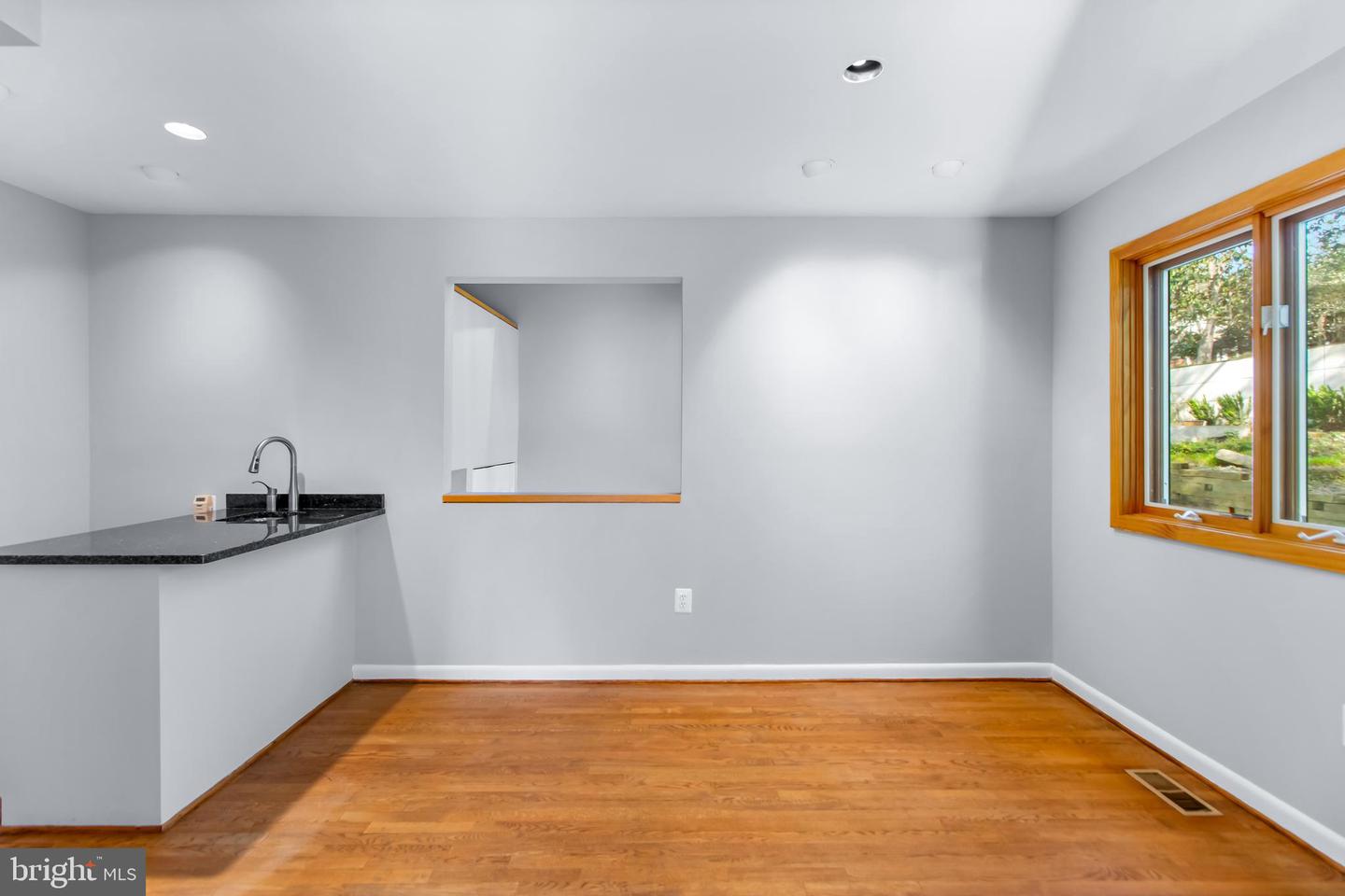 5211 Macarthur Ter Nw Property Photo 16