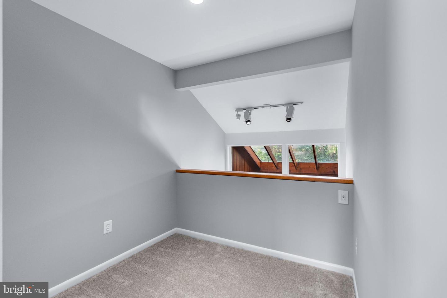 5211 Macarthur Ter Nw Property Photo 23