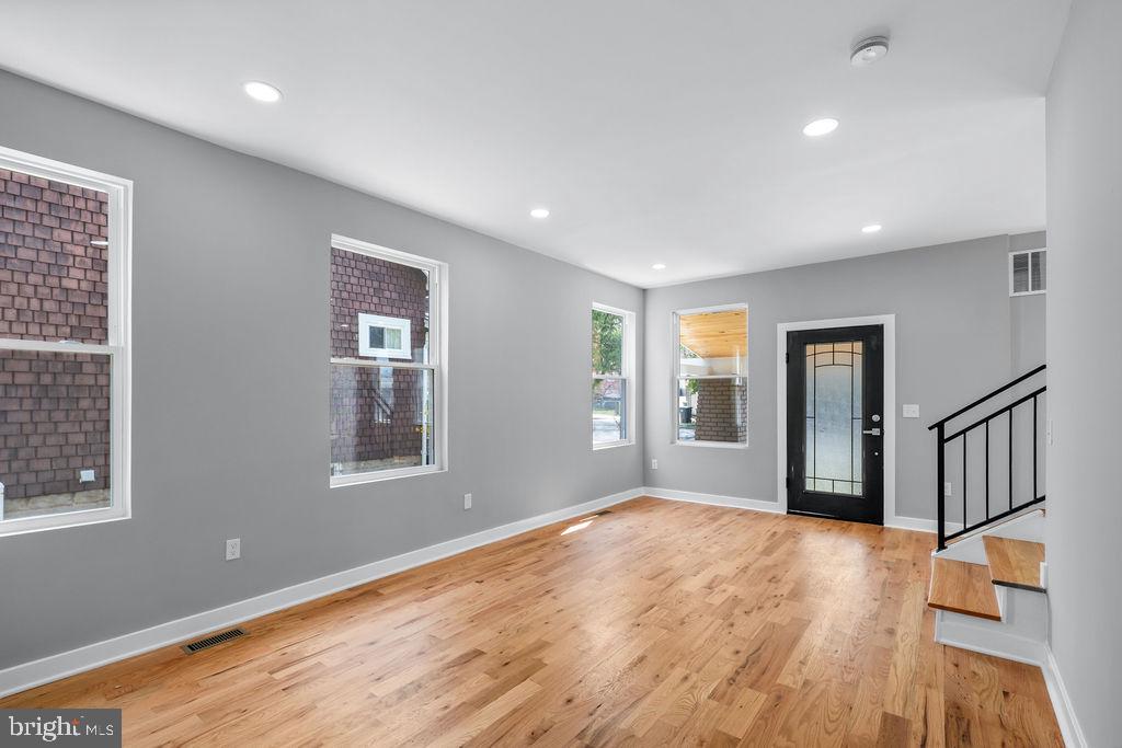 2316 Monroe St Ne Property Photo 3