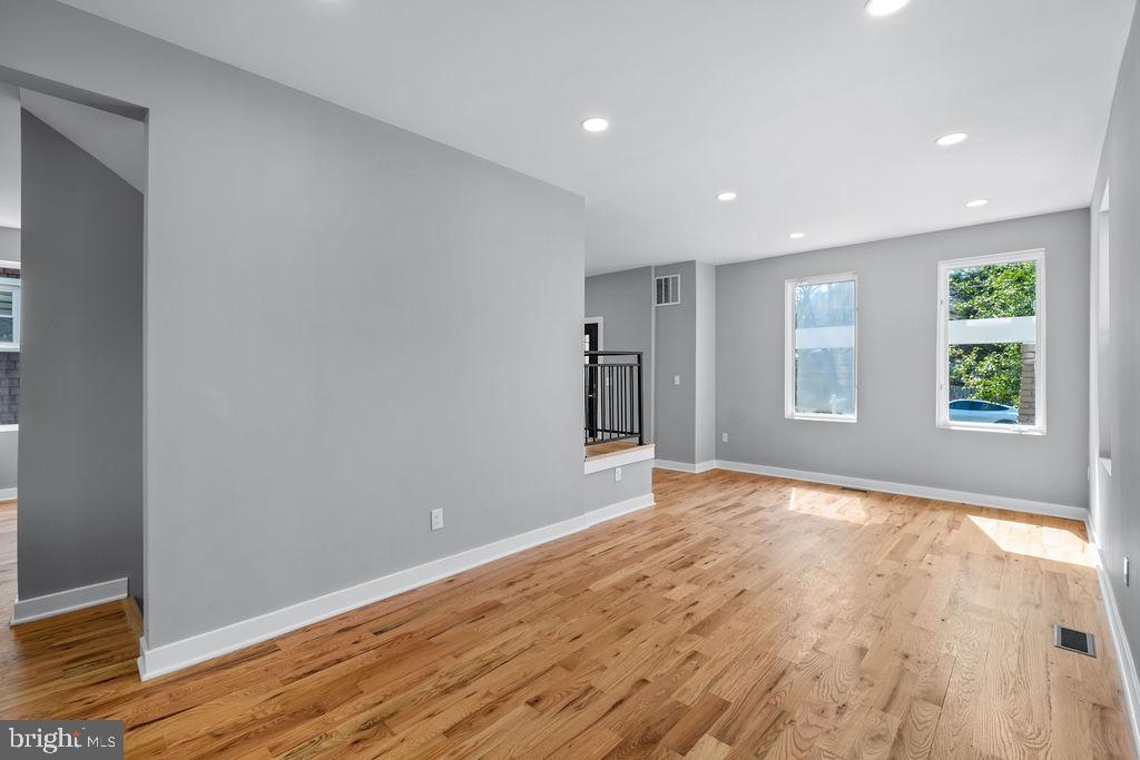 2316 Monroe St Ne Property Photo 4