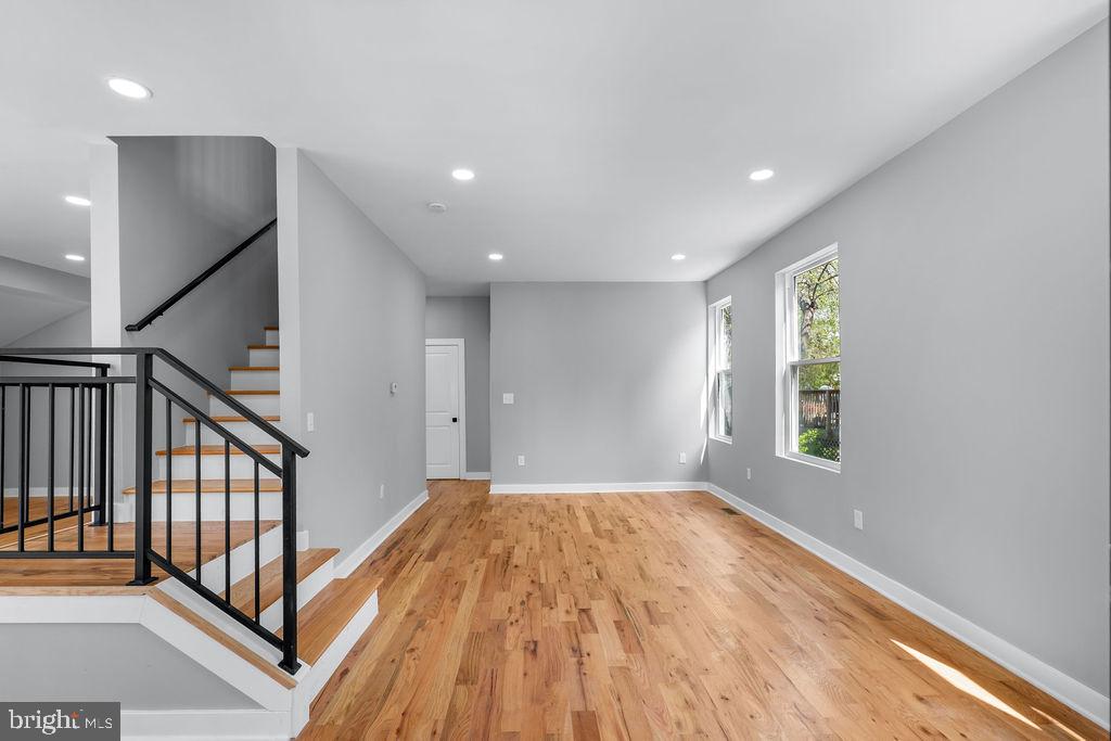 2316 Monroe St Ne Property Photo 5
