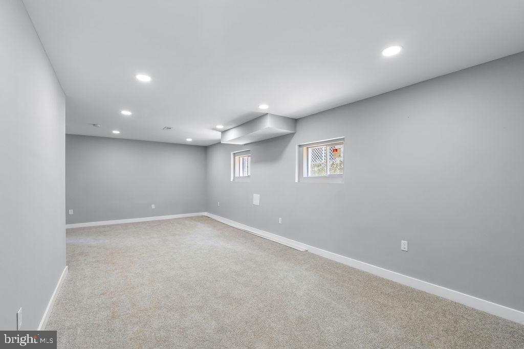 2316 Monroe St Ne Property Photo 28