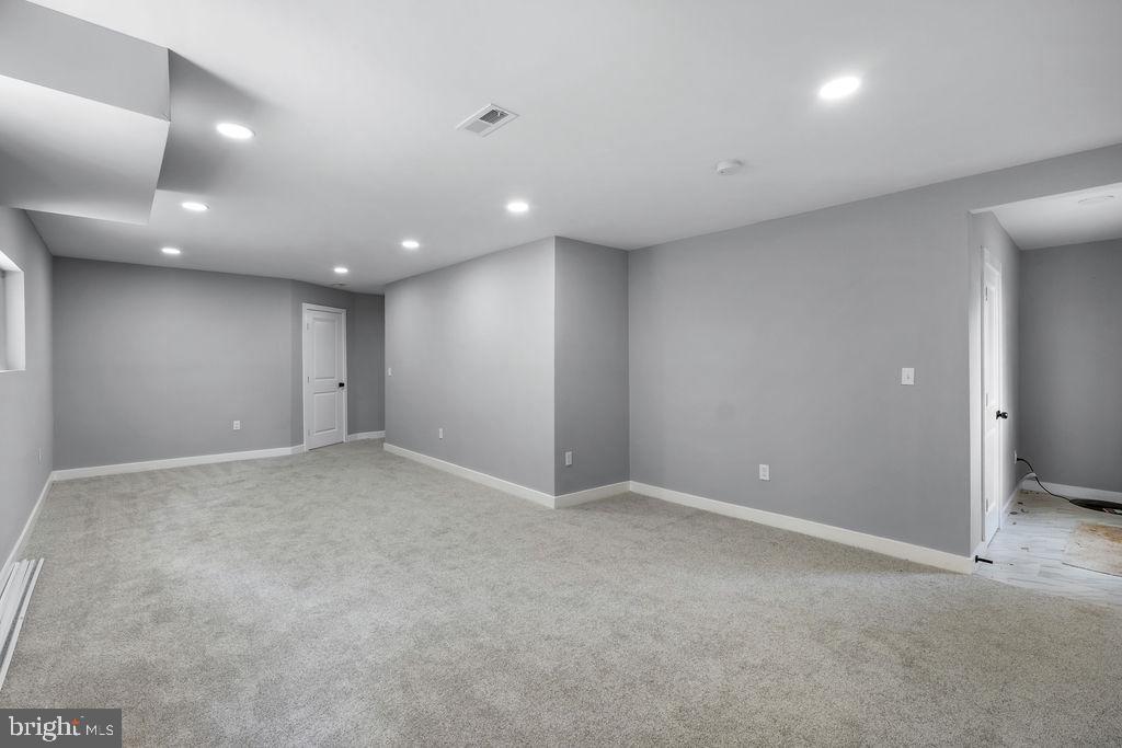 2316 Monroe St Ne Property Photo 29