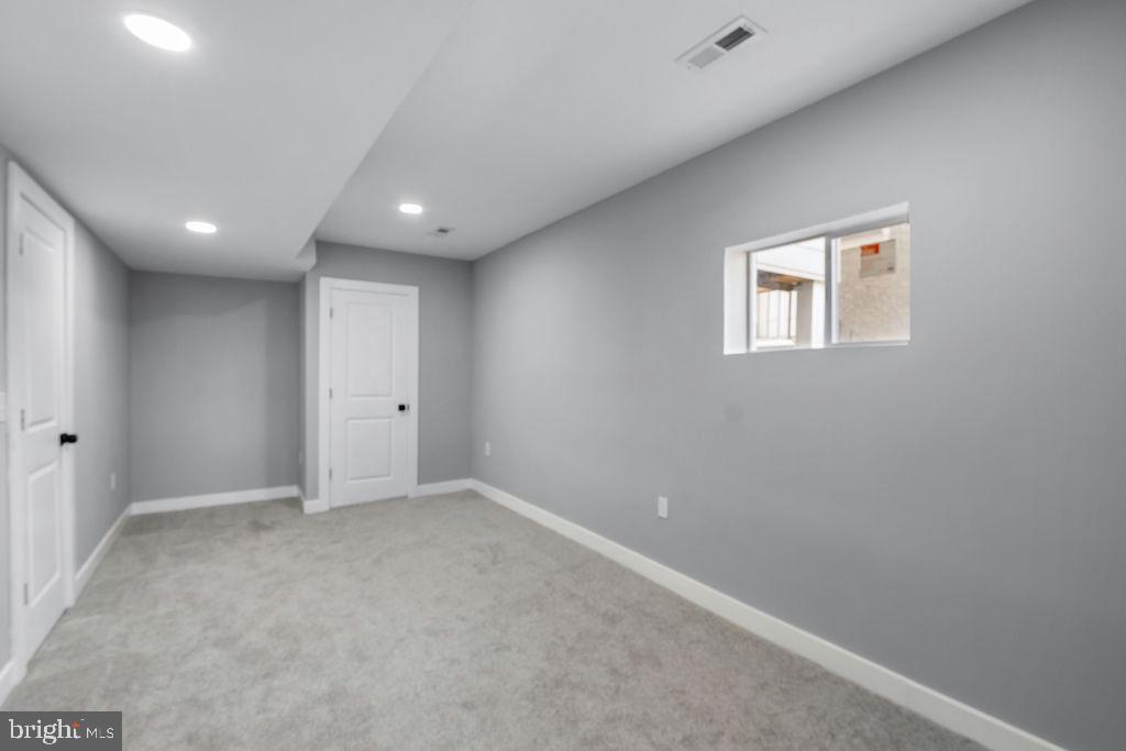 2316 Monroe St Ne Property Photo 30