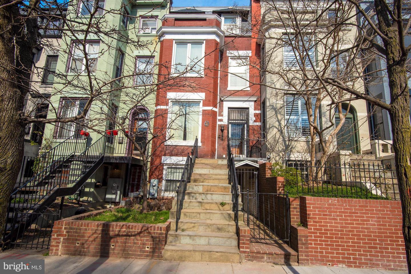 2721 NW ONTARIO RD NW ##B Property Photo 1