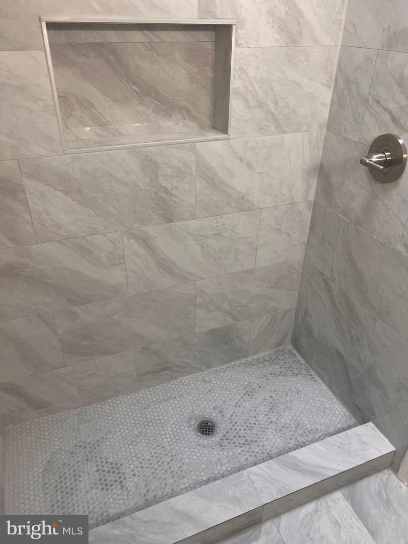 546 Hobart Pl Nw Property Photo 17