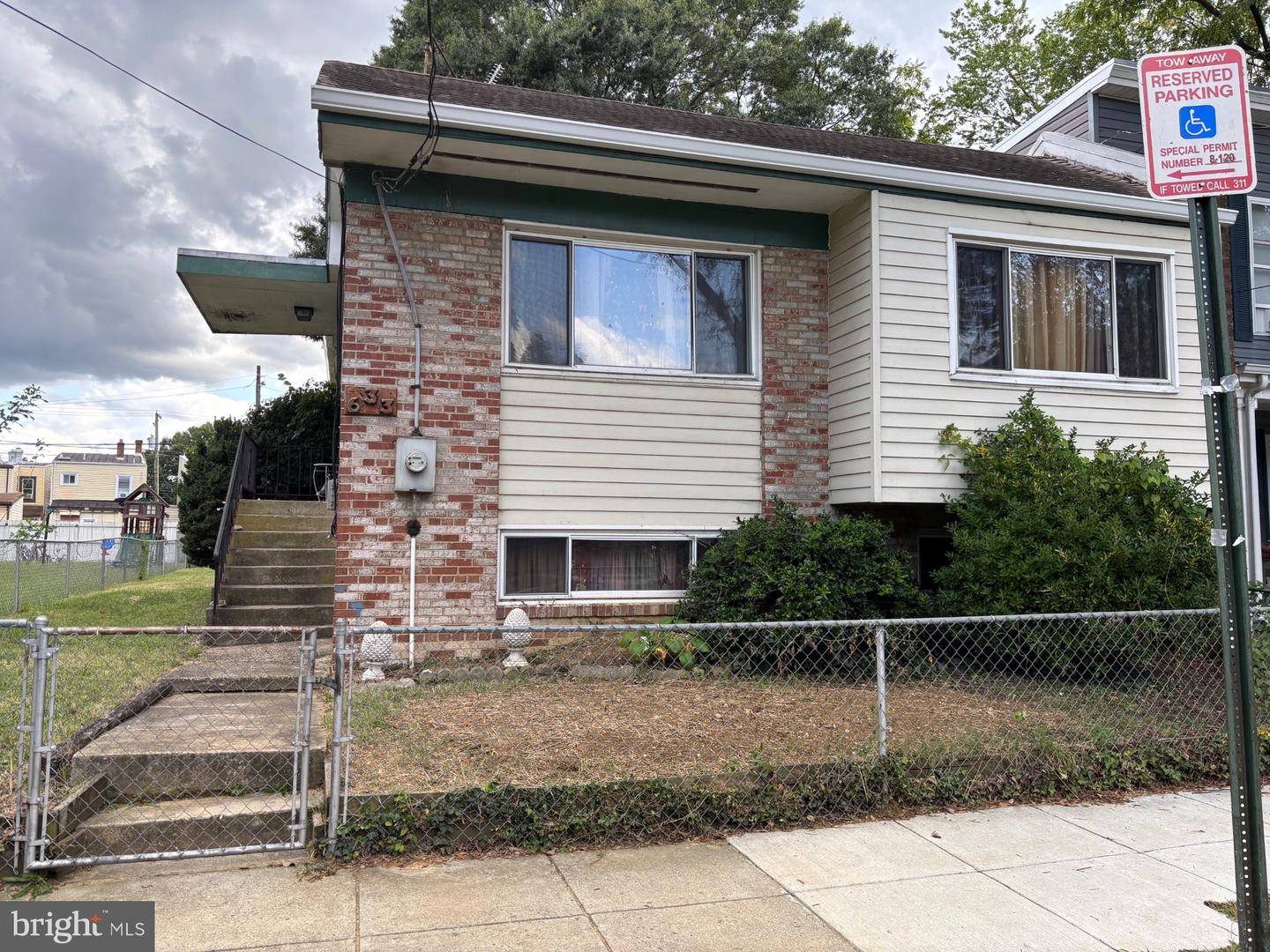 633 Raleigh Pl Se Property Photo 1
