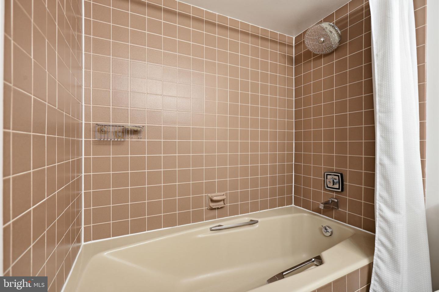 1015 33rd St Nw #402 Property Photo 13