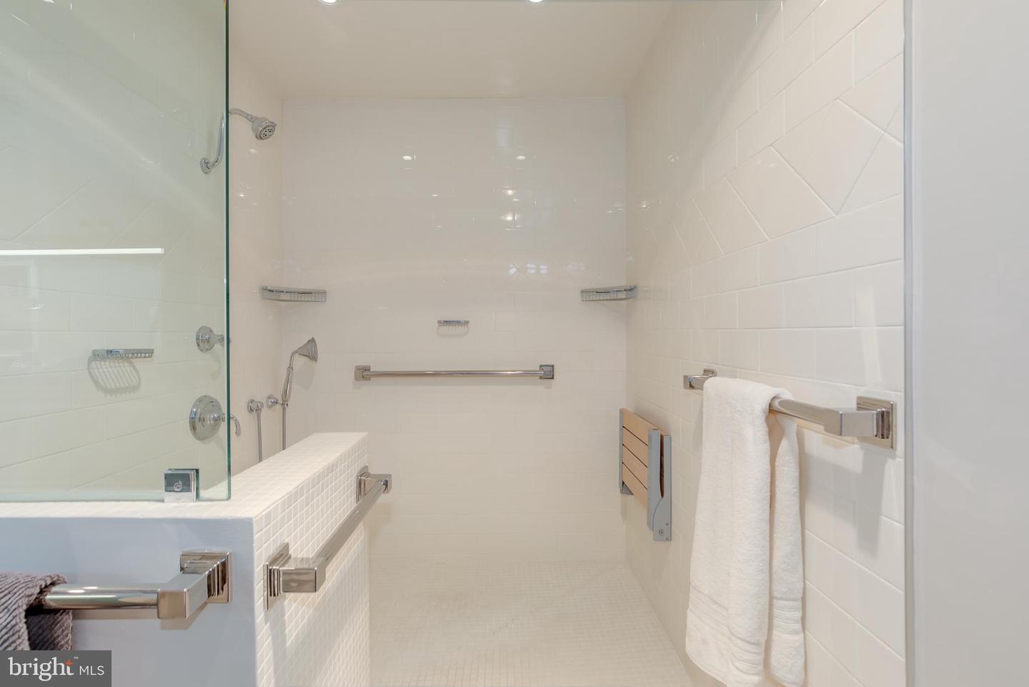 4000 Cathedral Ave Nw #736-b Property Photo 29