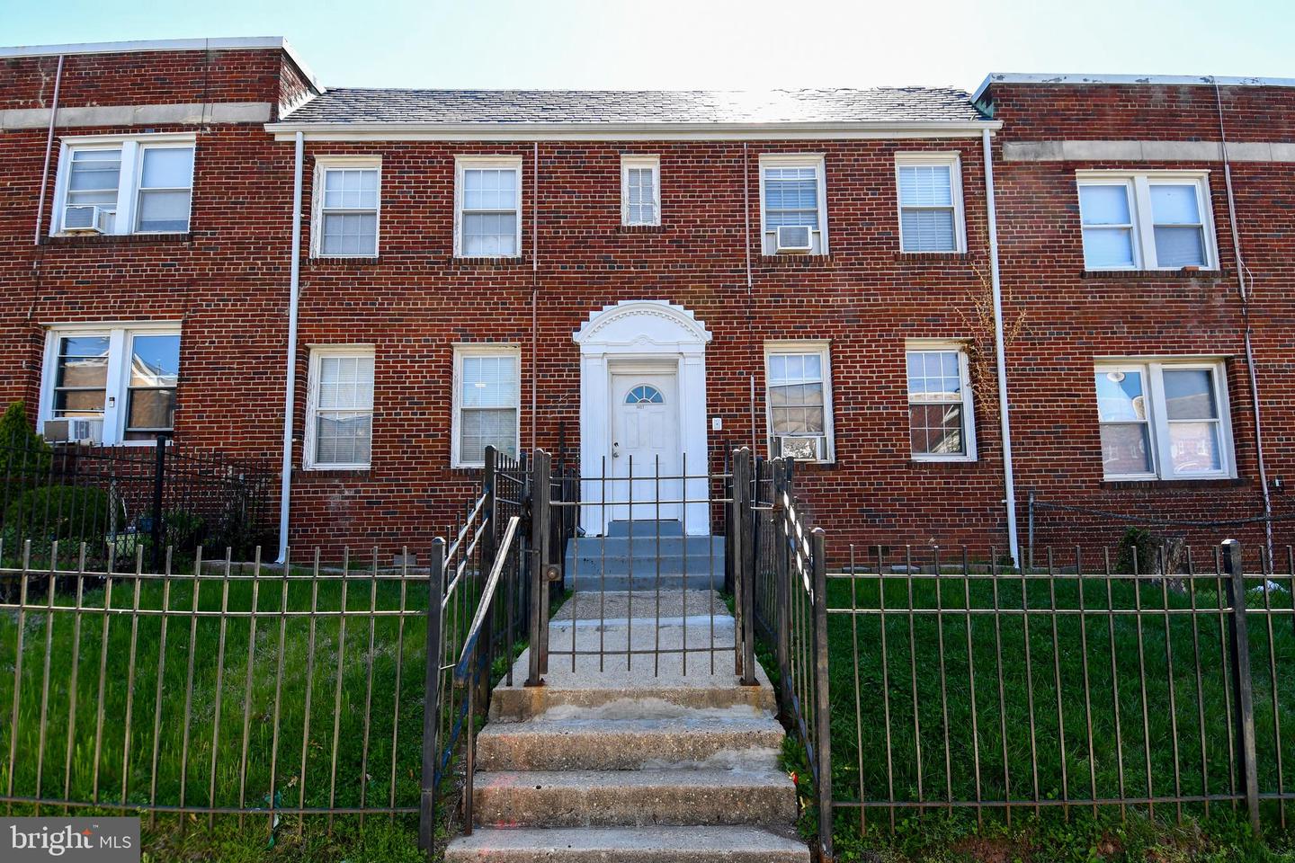1431 Holbrook St Ne Property Photo 1