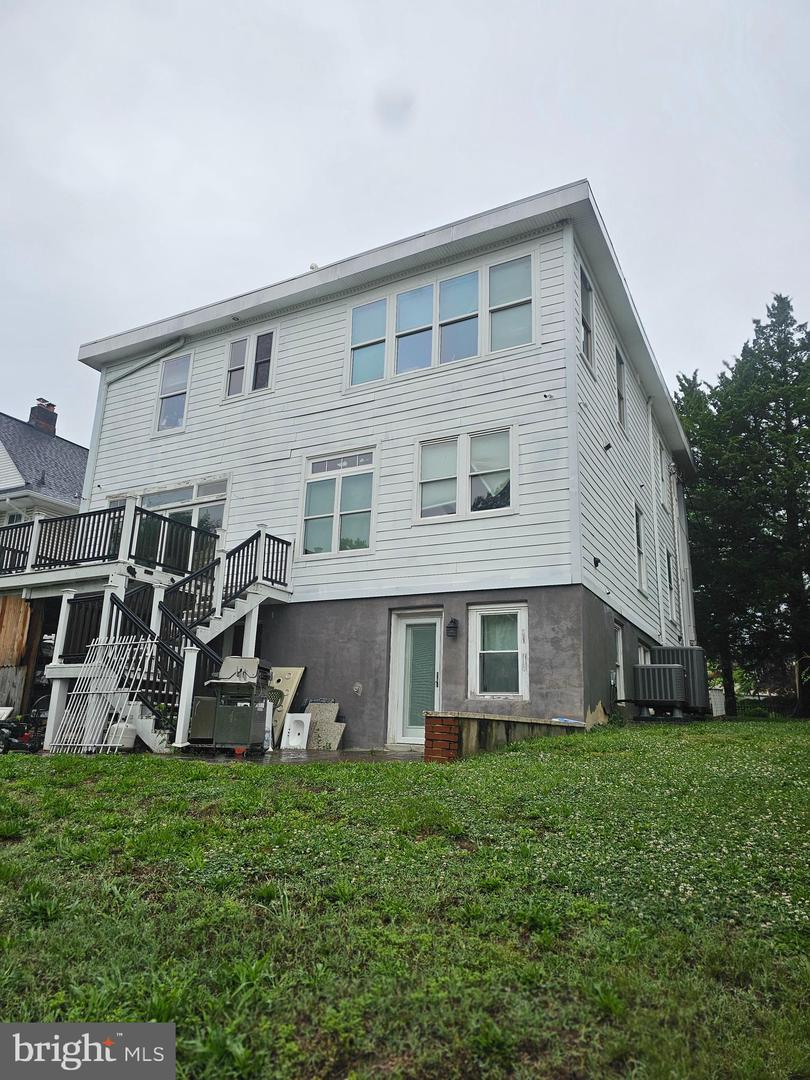 1825 Hamlin St Ne Property Photo 5
