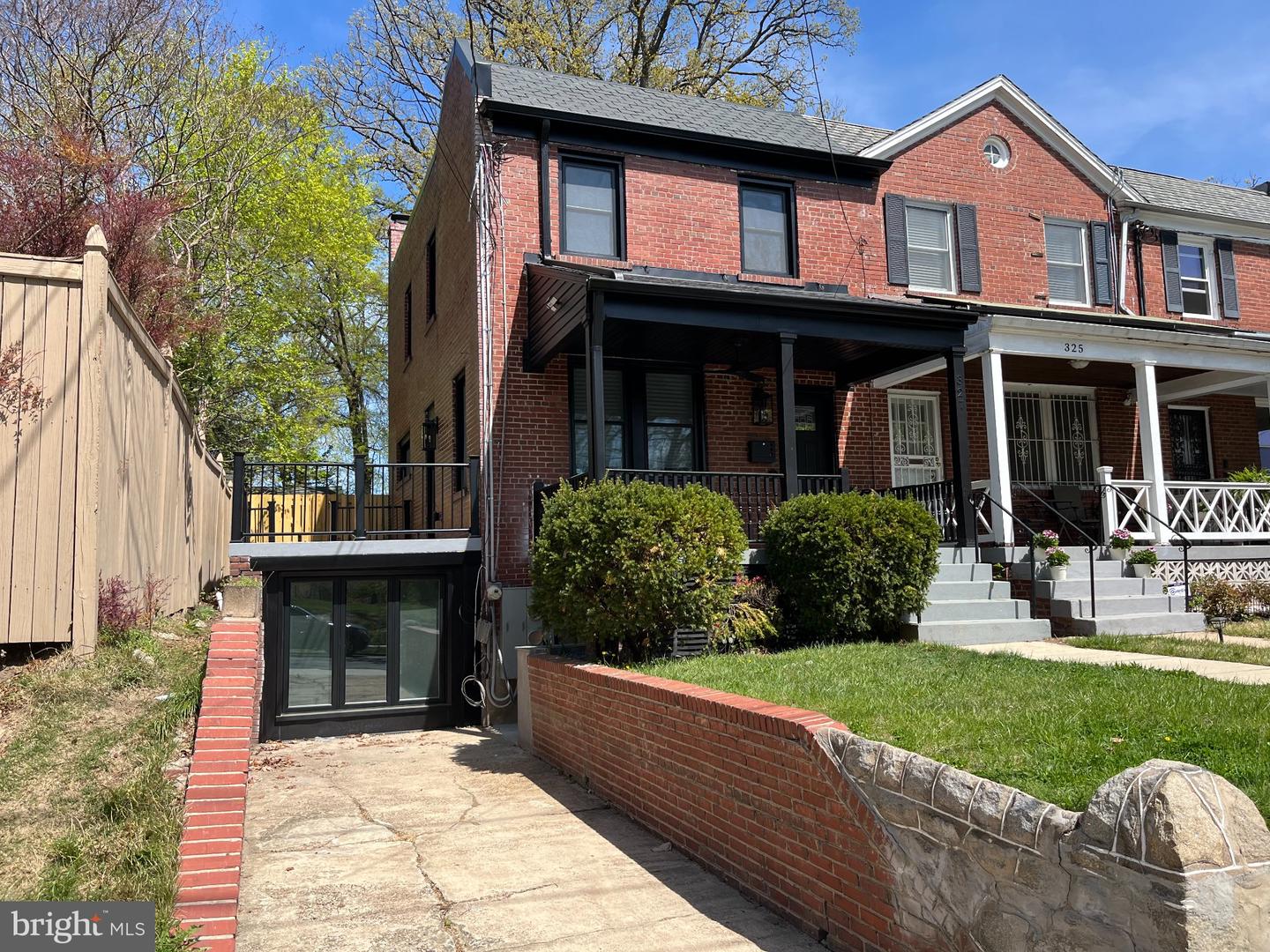 327 Whittier St Nw #a Property Photo 3