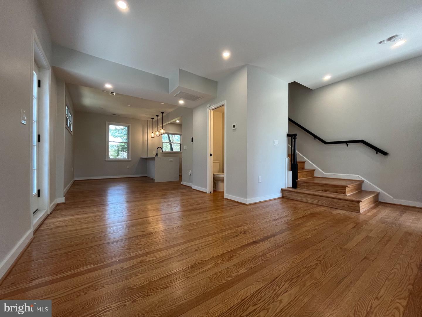 327 Whittier St Nw #a Property Photo 4