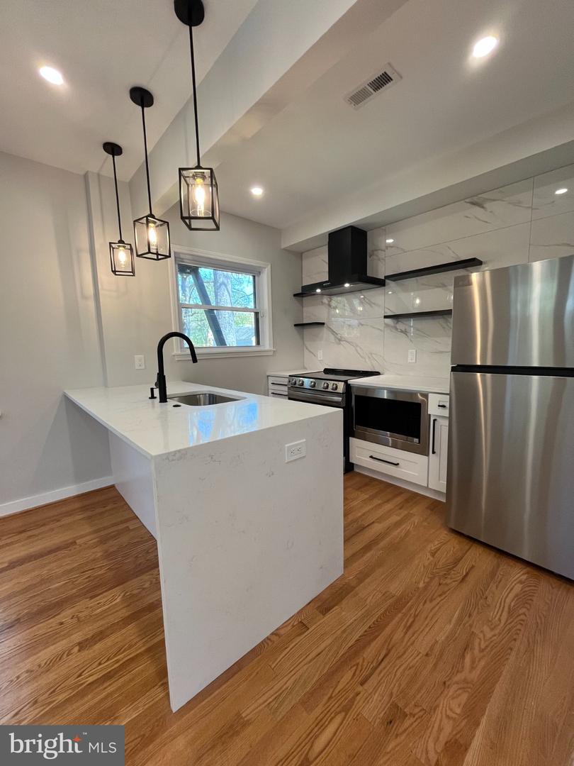 327 Whittier St Nw #a Property Photo 10