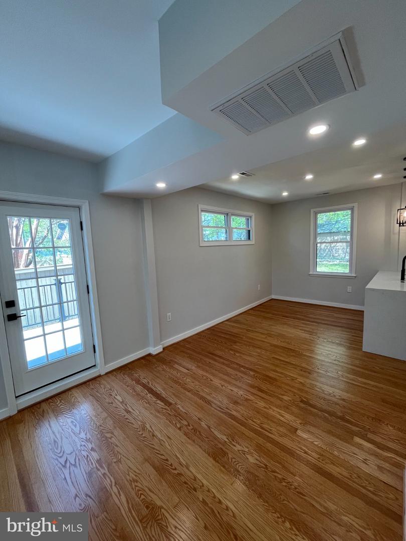327 Whittier St Nw #a Property Photo 21