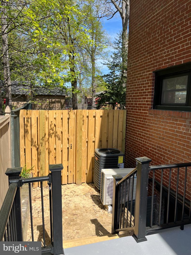 327 Whittier St Nw #a Property Photo 24