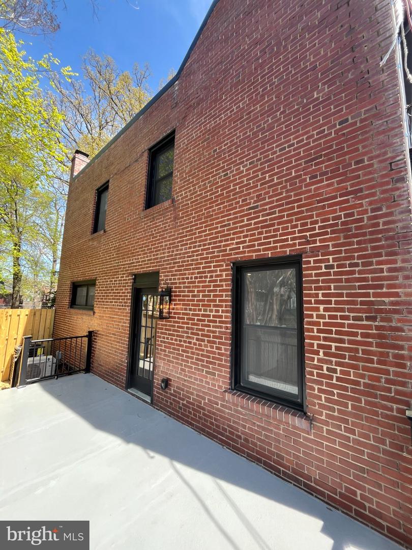 327 Whittier St Nw #a Property Photo 27
