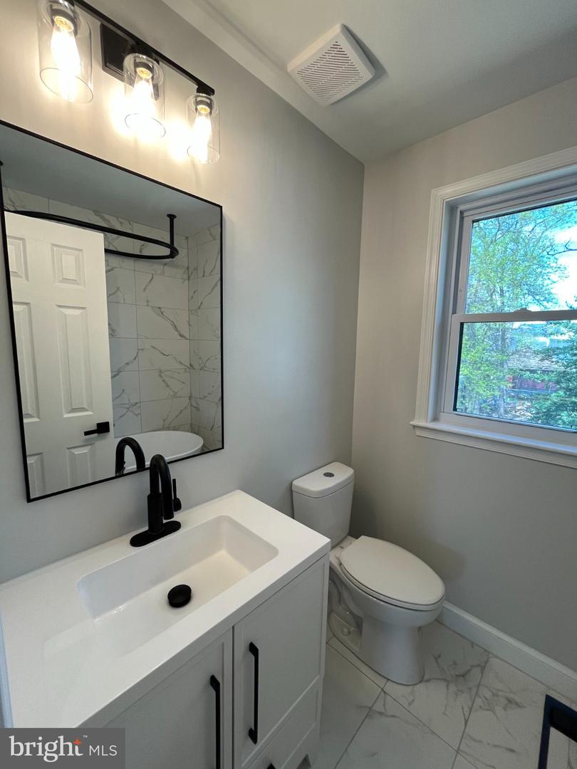 327 Whittier St Nw #a Property Photo 42