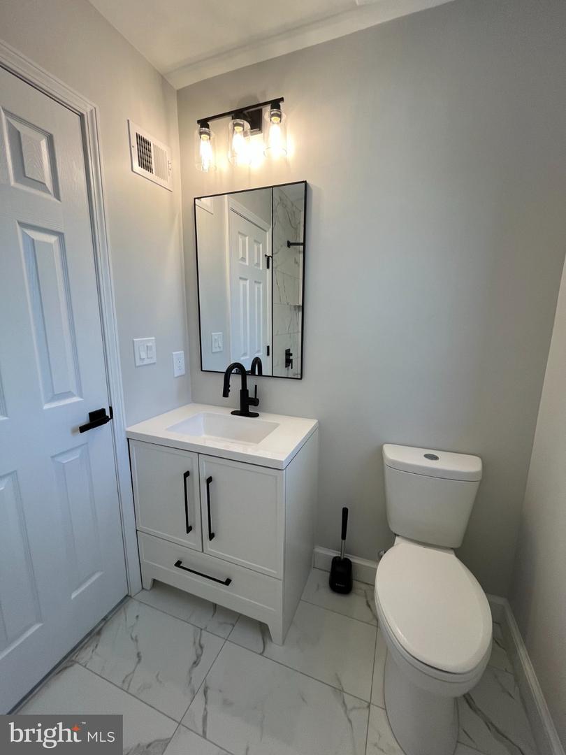 327 Whittier St Nw #a Property Photo 49