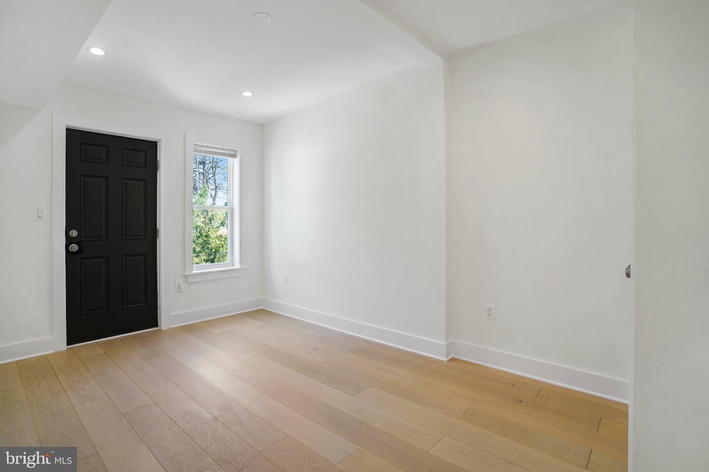 112 V St Ne Property Photo 16