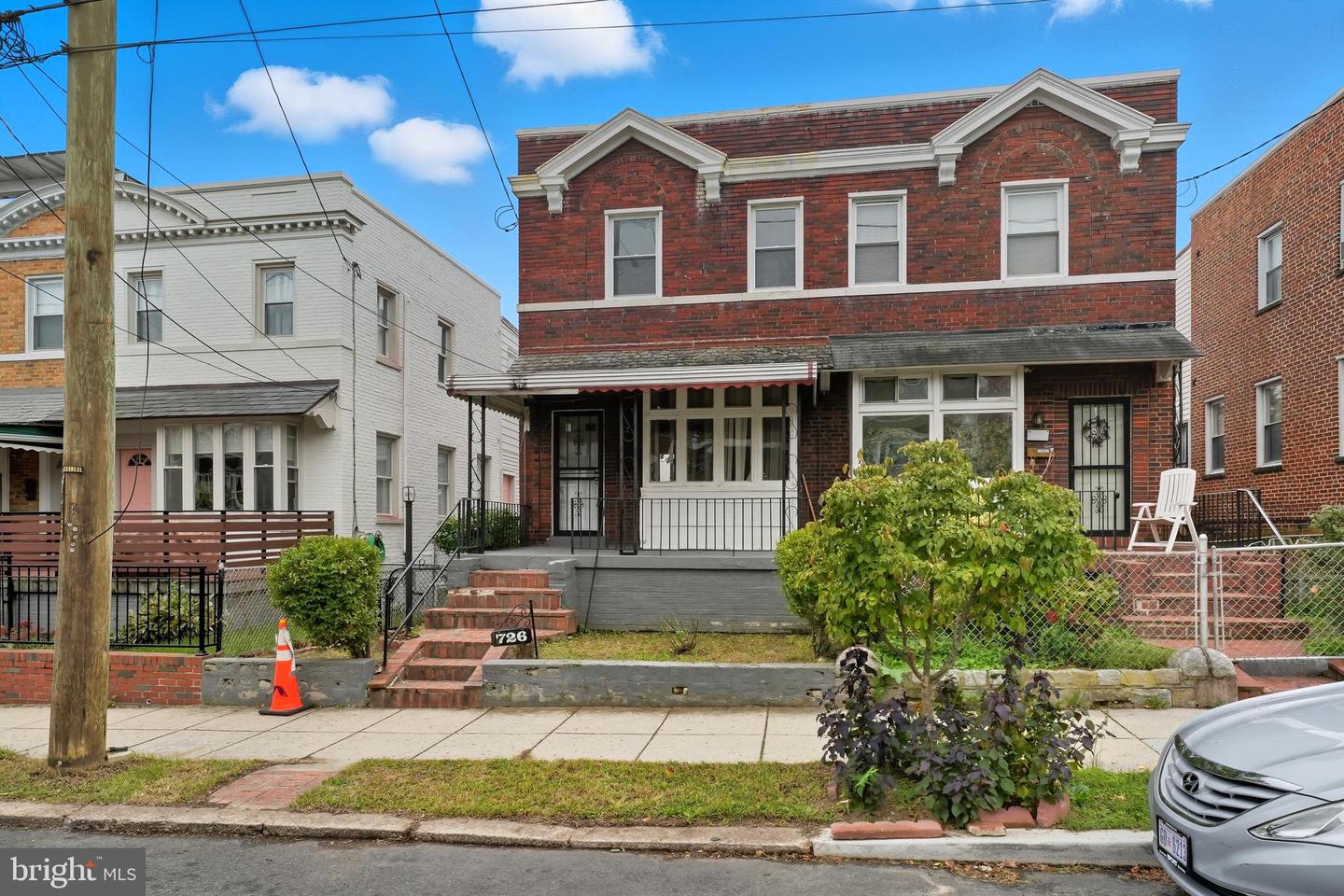 726 SOMERSET PL NW Property Photo 1