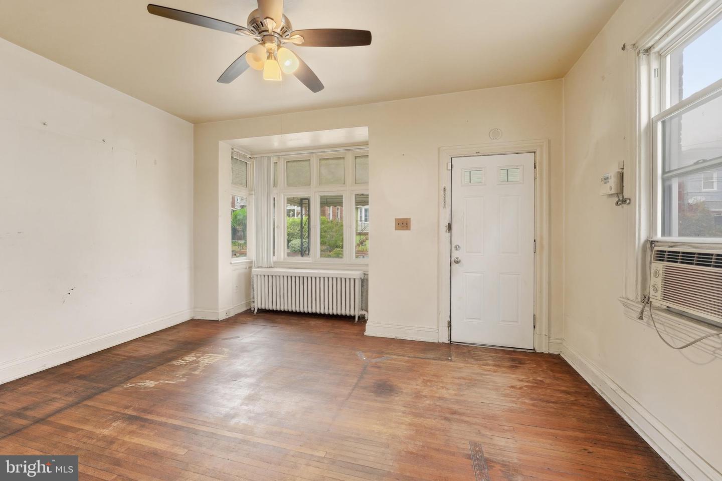 726 Somerset Pl Nw Property Photo 5