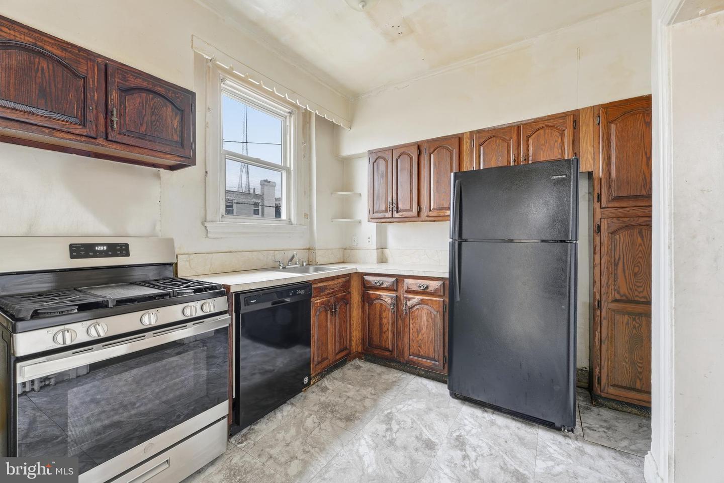 726 Somerset Pl Nw Property Photo 8