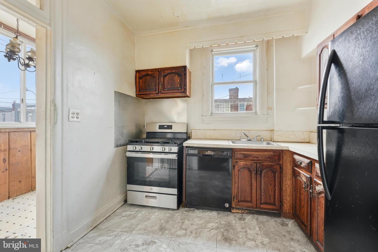 726 Somerset Pl Nw Property Photo 9
