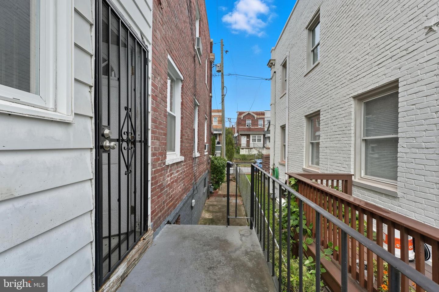 726 Somerset Pl Nw Property Photo 12
