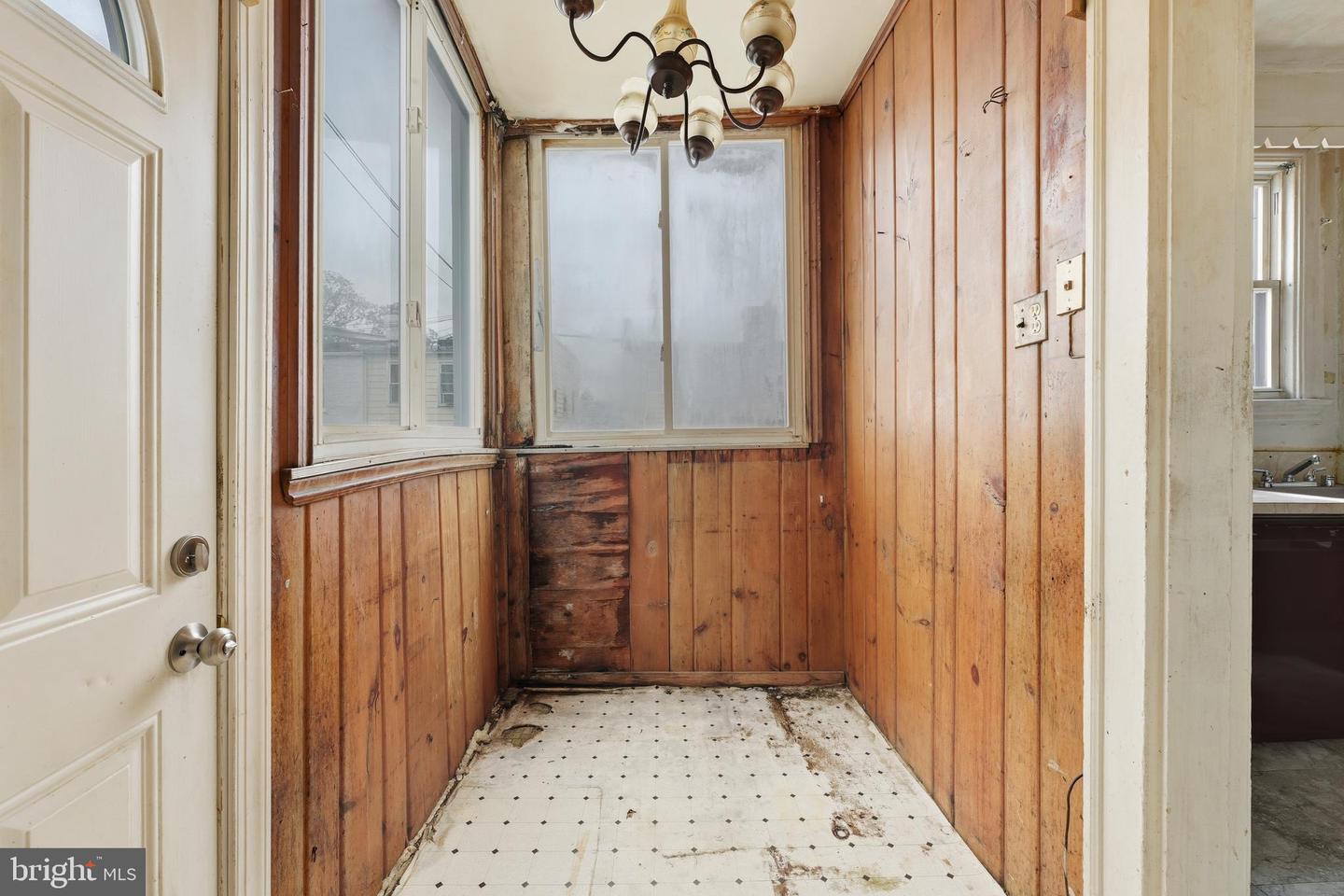 726 Somerset Pl Nw Property Photo 13