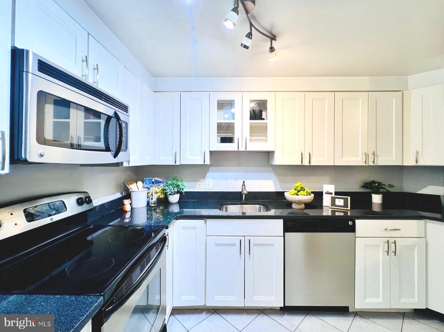 2111 Wisconsin Ave Nw #110 Property Photo 8