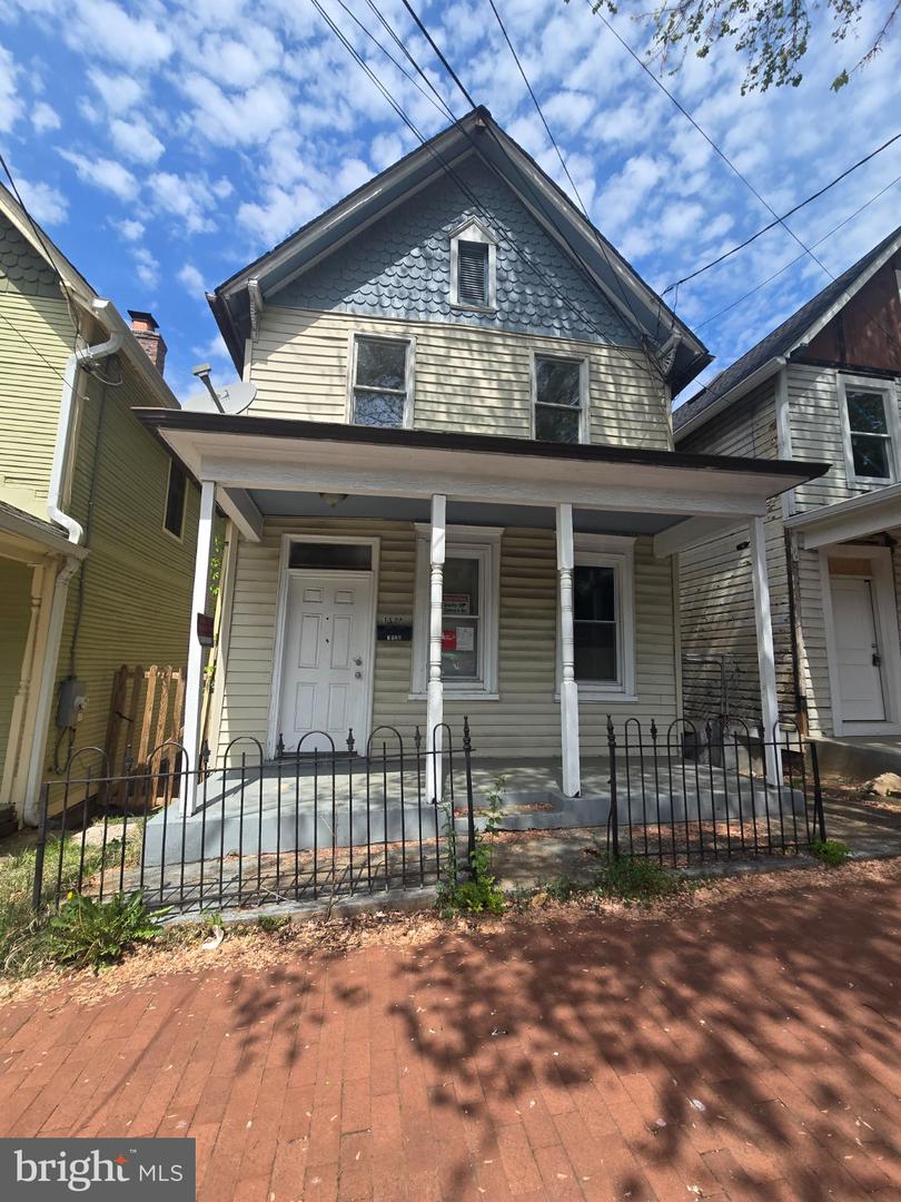 1520 W ST SE
