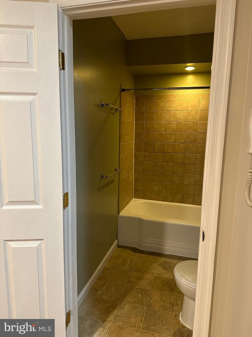 1913 Rosedale St Ne #1 Property Photo 7