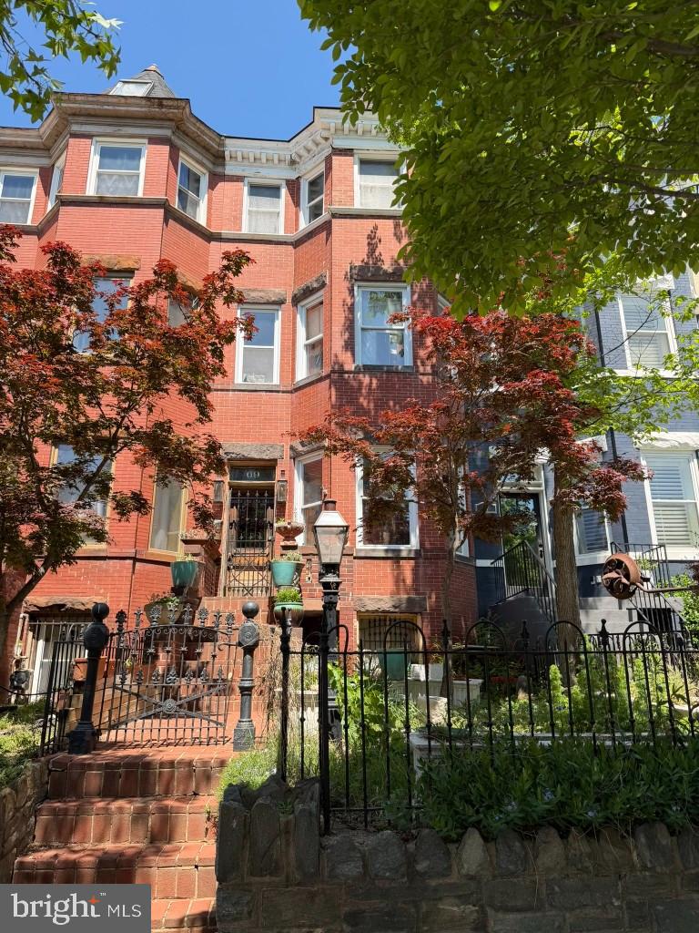 69 Bryant St Nw Property Photo 1