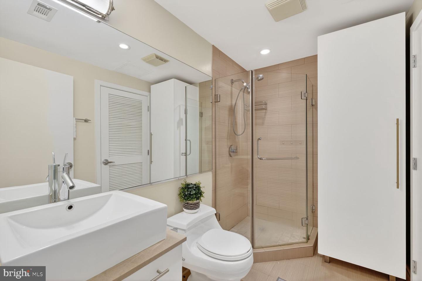 1010 Massachusetts Ave Nw #807 Property Photo 12