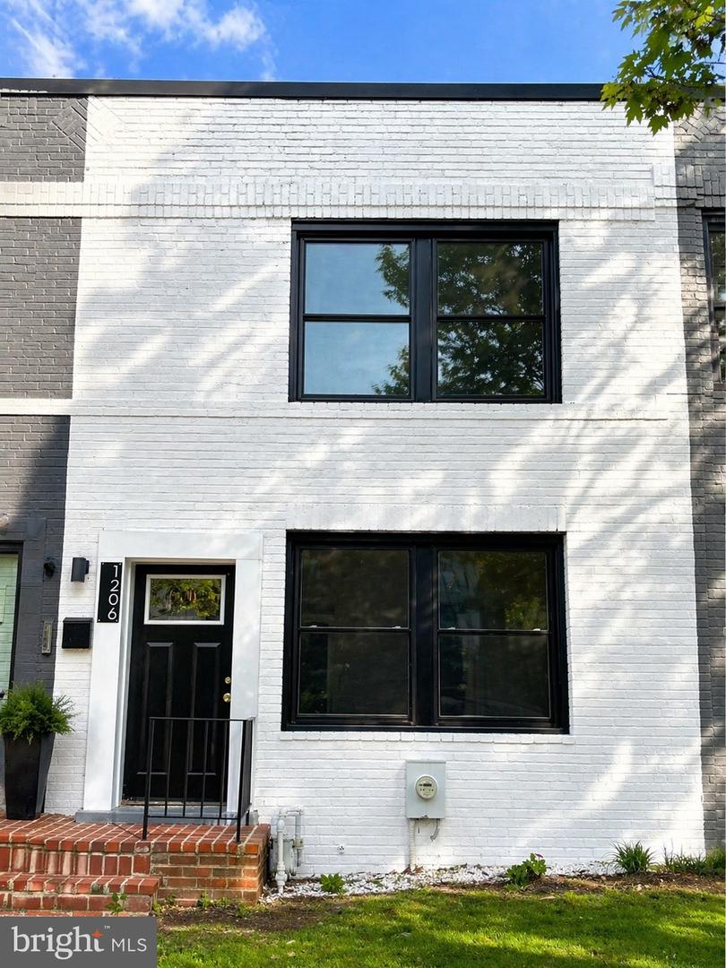 1206 16TH ST NE