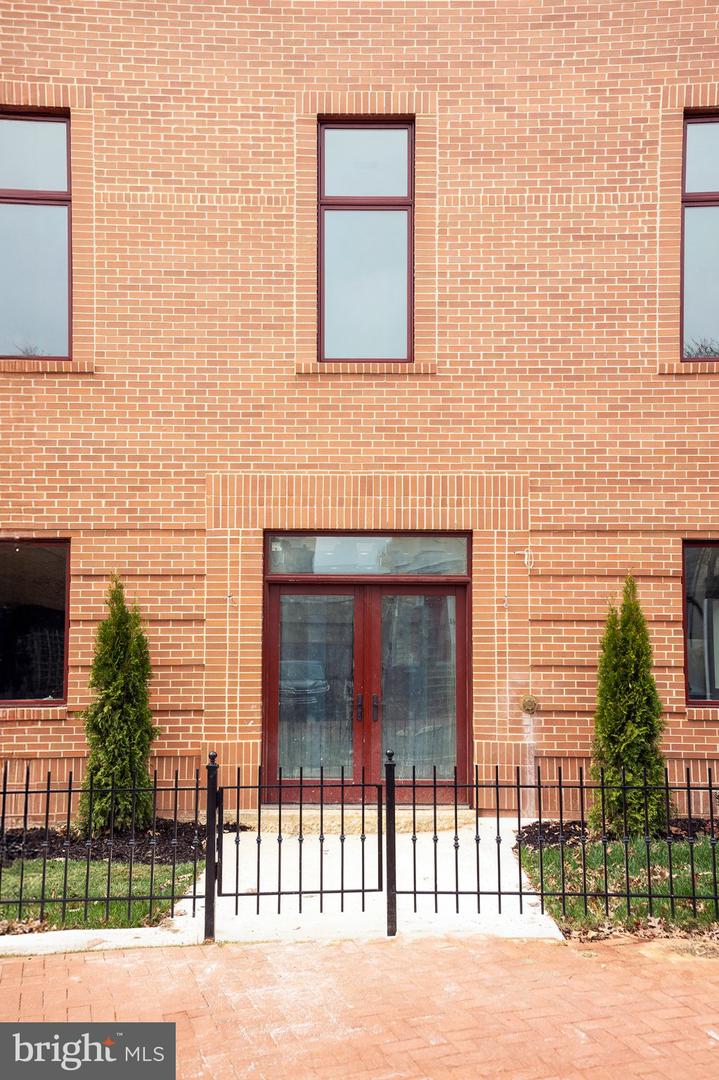 1212 4th St Nw #9 Property Photo 4