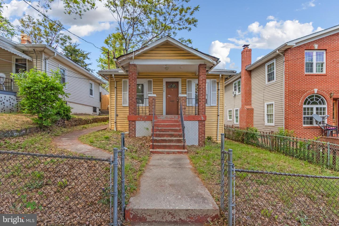 4530 DIX ST NE Property Photo 1
